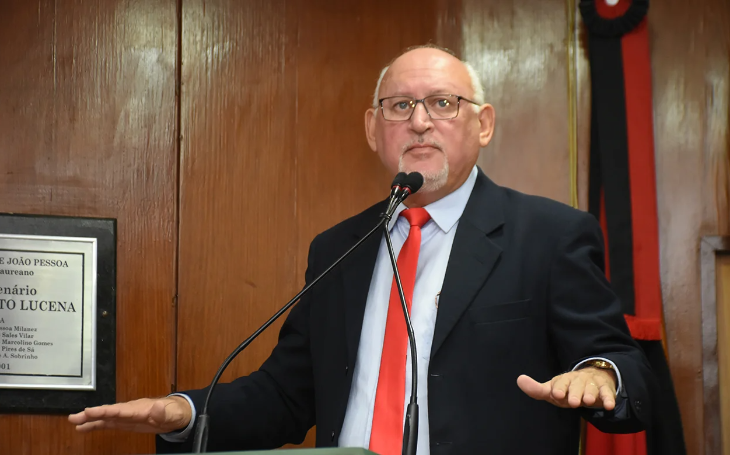 Vereador aciona Justiça para suspender audiência sobre a Lei do Gabarito na orla