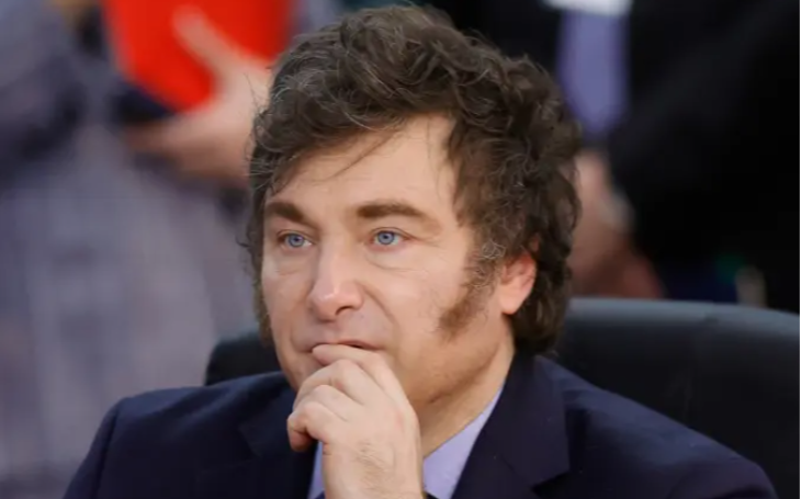 Milei reduz imposto de exportação de carne e grãos