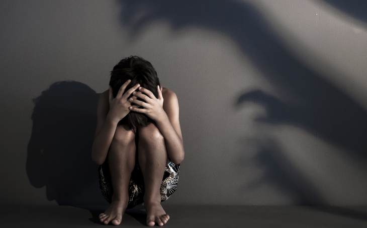 Projeto que acaba com fiança para crimes relacionados à pedofilia avança no Senado