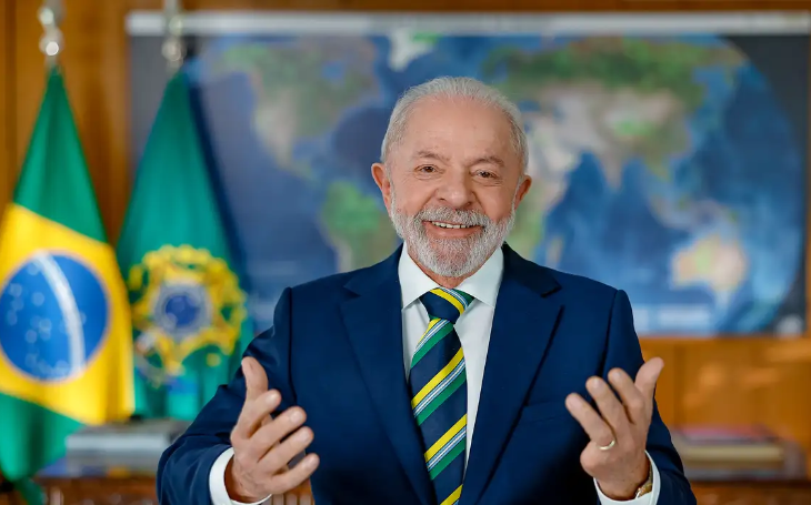 Lula completa 80 anos e se torna o primeiro octogenário no cargo
