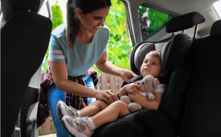 Promulgada lei que obriga locadoras a fornecer cadeirinhas infantis na Paraíba