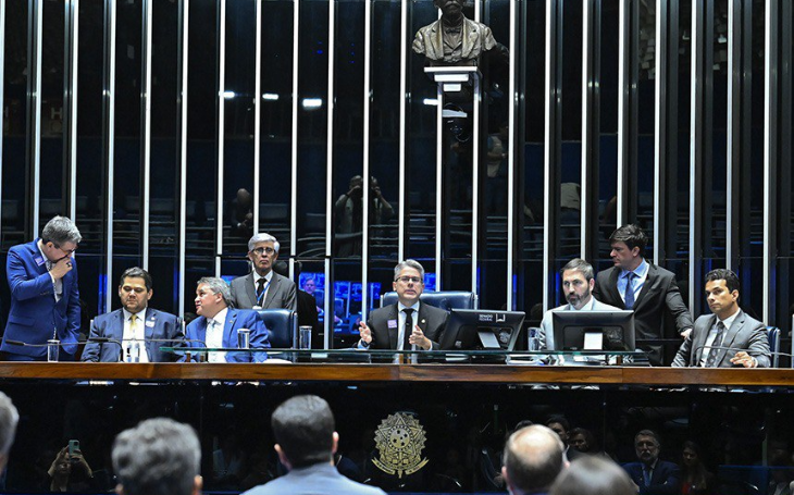 Senado aprova projeto contra adultização de crianças na internet