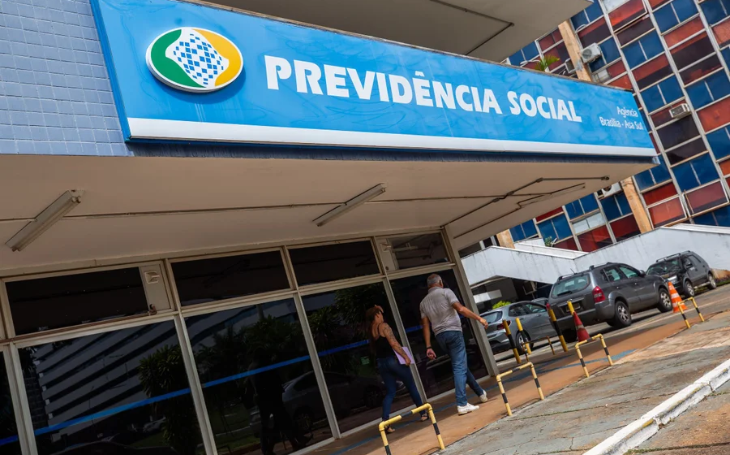 Paralisação dos atendimentos do INSS causa reclamações por todo o país; serviços serão retomados na segunda-feira (2)