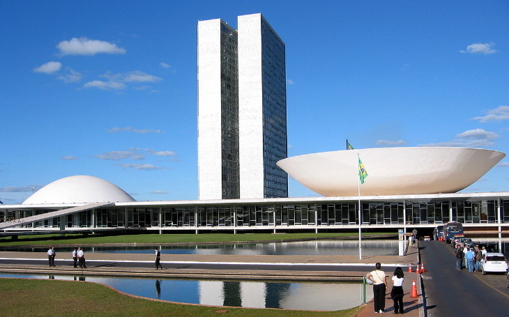 Comissão do Congresso aprova ampliação do fundo eleitoral e prevê R$ 4,9 bilhões para financiamento de campanhas em 2026