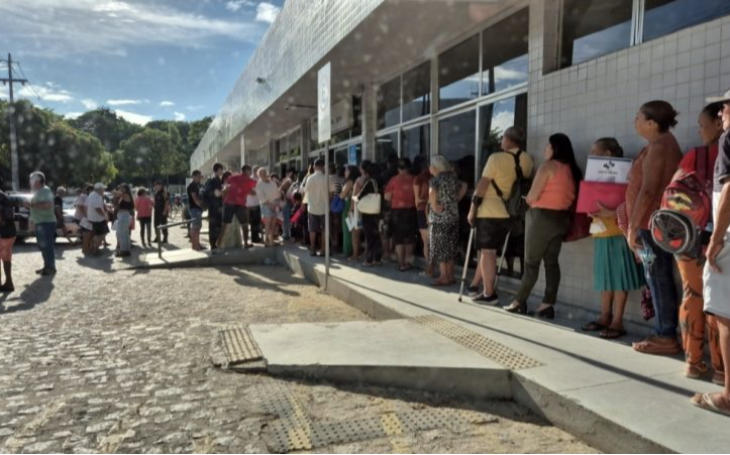 Greve deixa pacientes em filas e sem atendimento no HU de João Pessoa